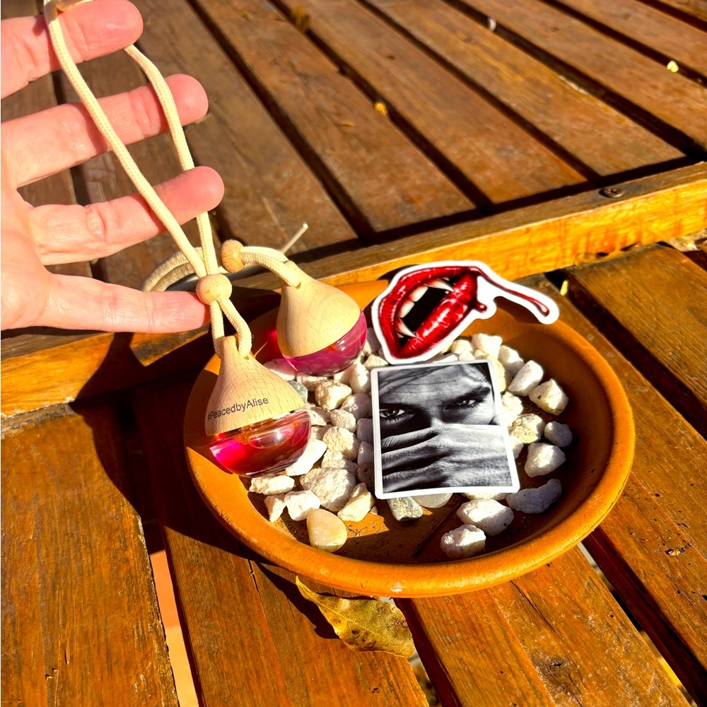 Damon diffuser w/Free Charm-sweet spicy blood🩸drop OR clip-on refillable fun